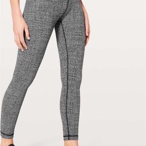 Lululemon Wunder Under Hi-Rise 7/8 Tight 25"
Ritual Jacquard Luon Black White